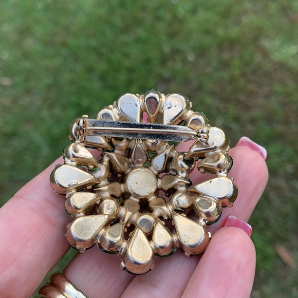 Vintage Gold-tone Green Rhinestone Domed Brooch - Picture 7 of 17